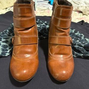 Ladies Boots size 8 Naturalizer